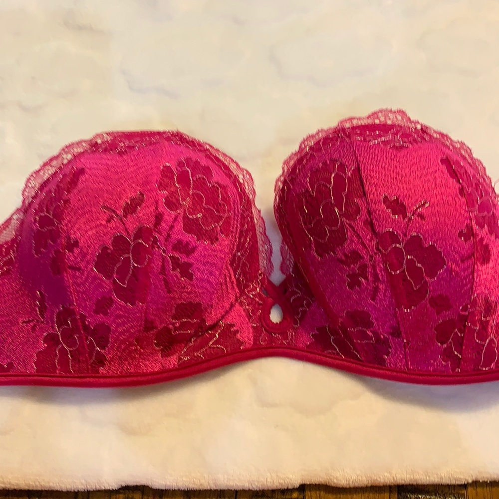Padded magenta lace strapless bra NWOT